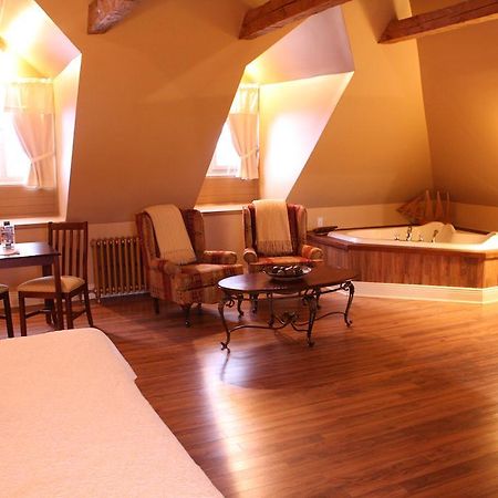 Auberge Chateau Lamontagne Sainte Anne des Monts Exterior photo